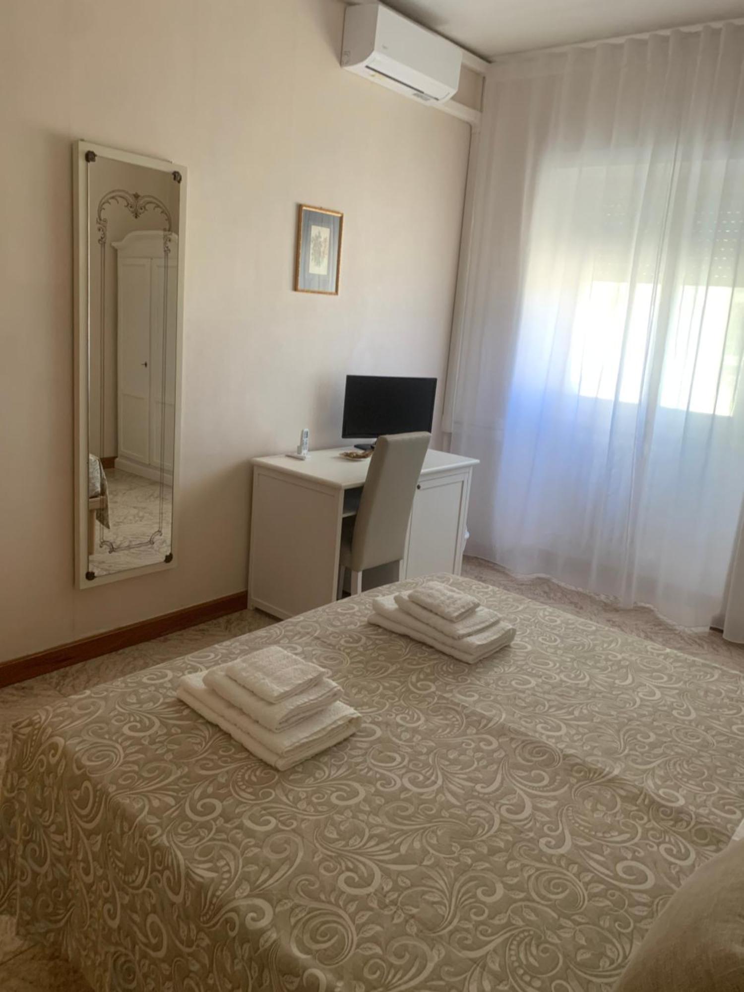 Porta Napoli Rooms Lecce Eksteriør billede